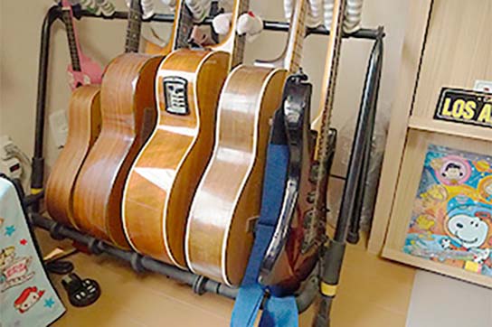 教室のギター